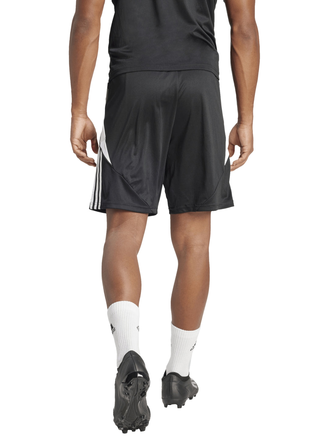 Shorts de entrenamiento Adidas color negro con detalles laterales en blanco.