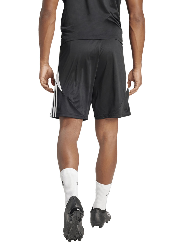 Shorts de entrenamiento Adidas color negro con detalles laterales en blanco.