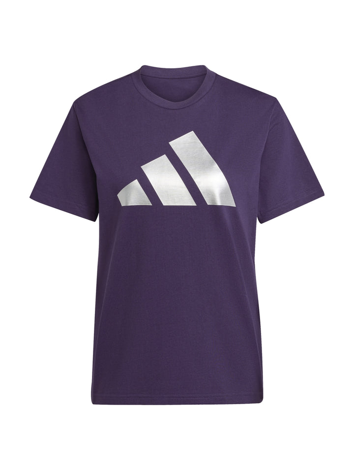 Playera Adidas Holiday Graphic Metalizada Ciruela para Mujer