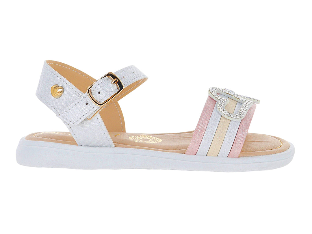 Sandalia para niña color plata con tiras decorativas en rosa y amarillo y adorno de corazón con brillantes.