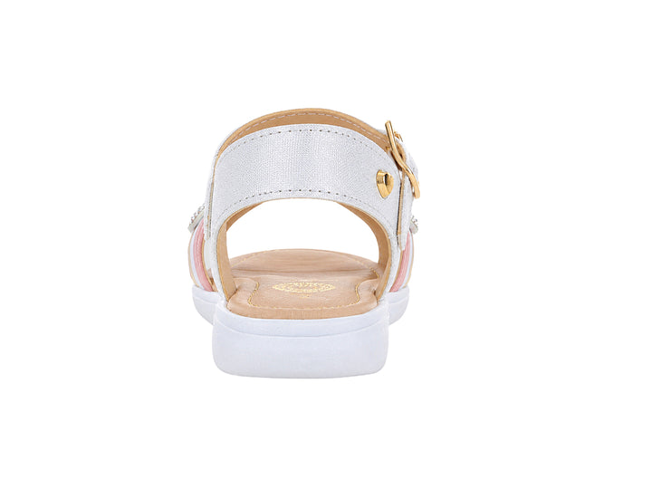 Sandalia para niña color plata con tiras decorativas en rosa y amarillo y adorno de corazón con brillantes.