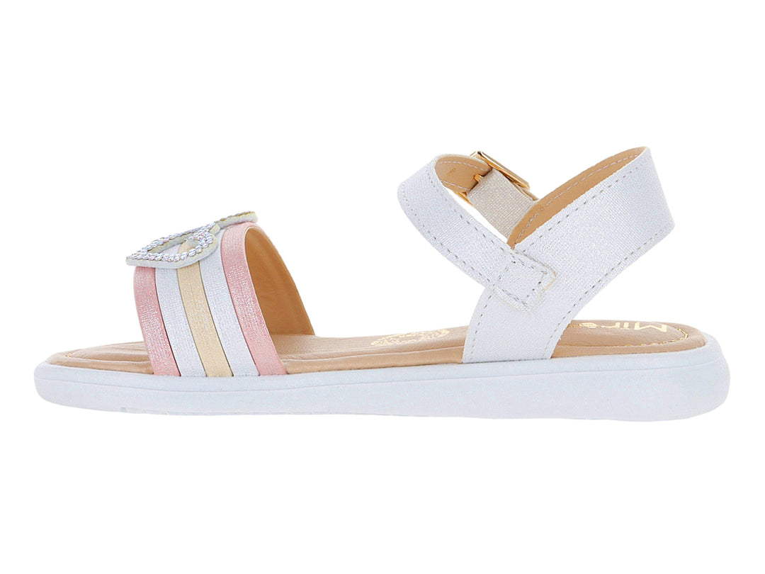 Sandalia para niña color plata con tiras decorativas en rosa y amarillo y adorno de corazón con brillantes.
