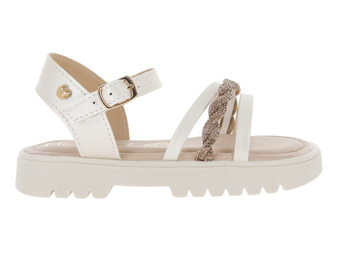 Sandalias color blanco crema con plataforma y detalle trenzado brillante.