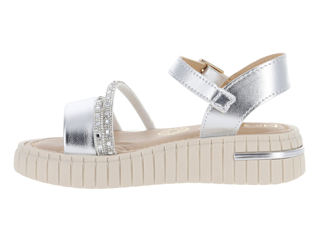 Sandalia para niña color plata con plataforma beige y detalles brillantes.