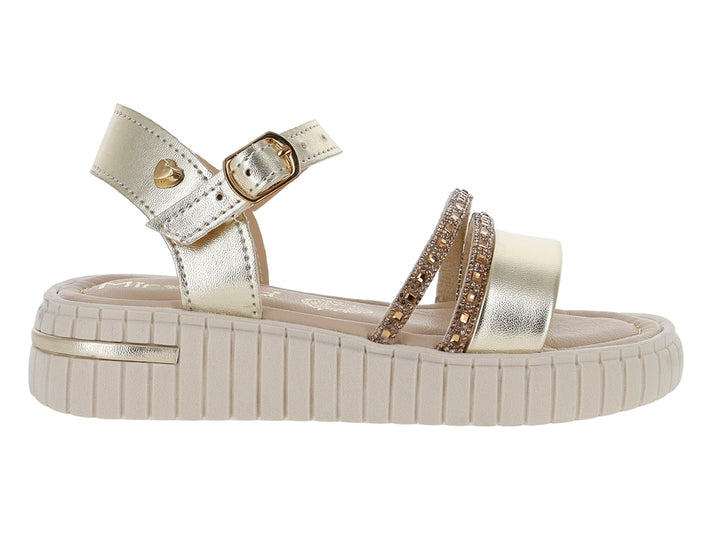 Sandalias Miroslava color oro inglés con suela de plataforma beige y detalles brillantes en las tiras.