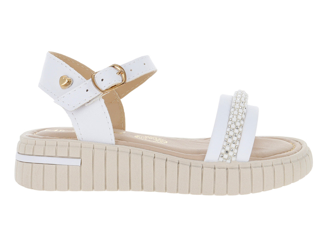Sandalia blanca de plataforma con suela beige estriada y detalles brillantes en la correa frontal.