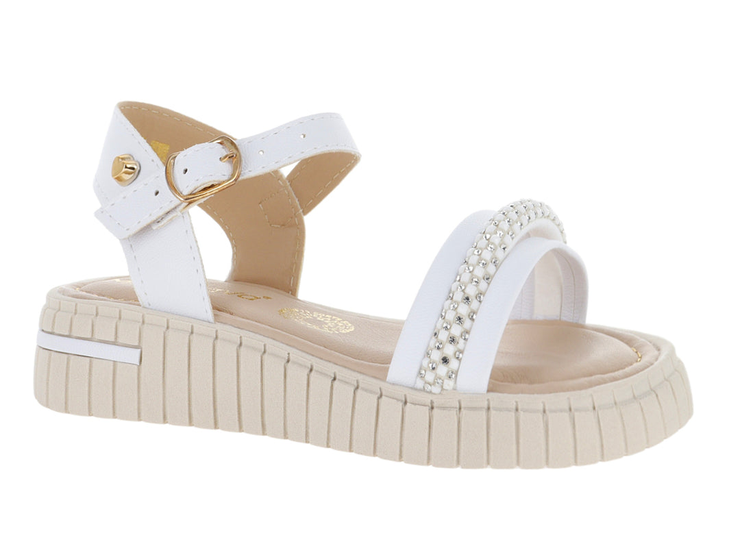 Sandalia blanca de plataforma con suela beige estriada y detalles brillantes en la correa frontal.
