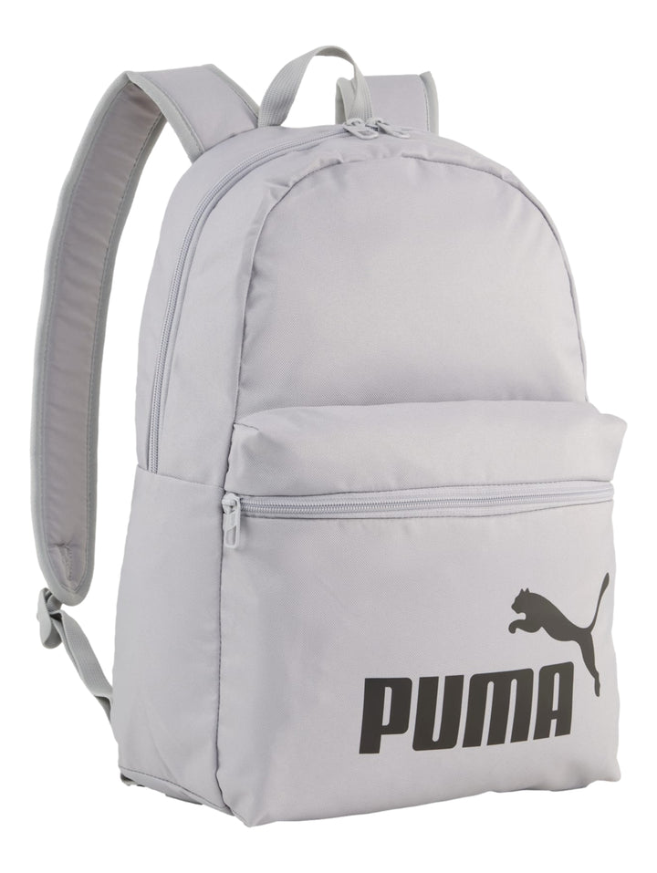 Mochila escolar PUMA de color gris claro con logotipo negro en la parte frontal.