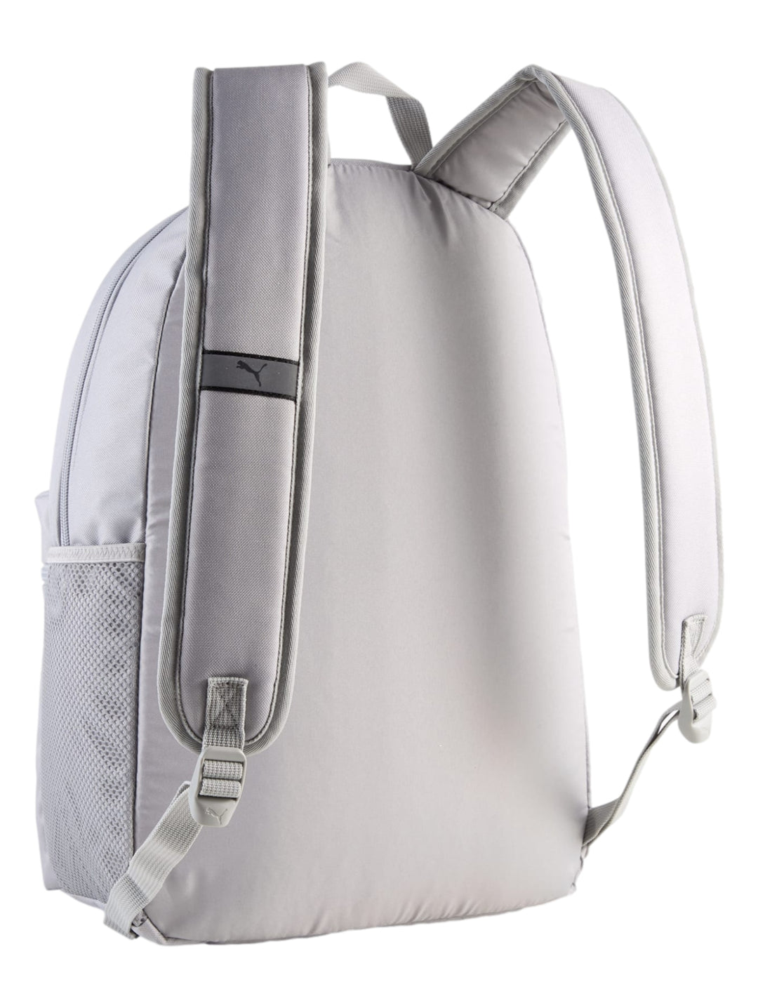 Mochila escolar PUMA de color gris claro con logotipo negro en la parte frontal.