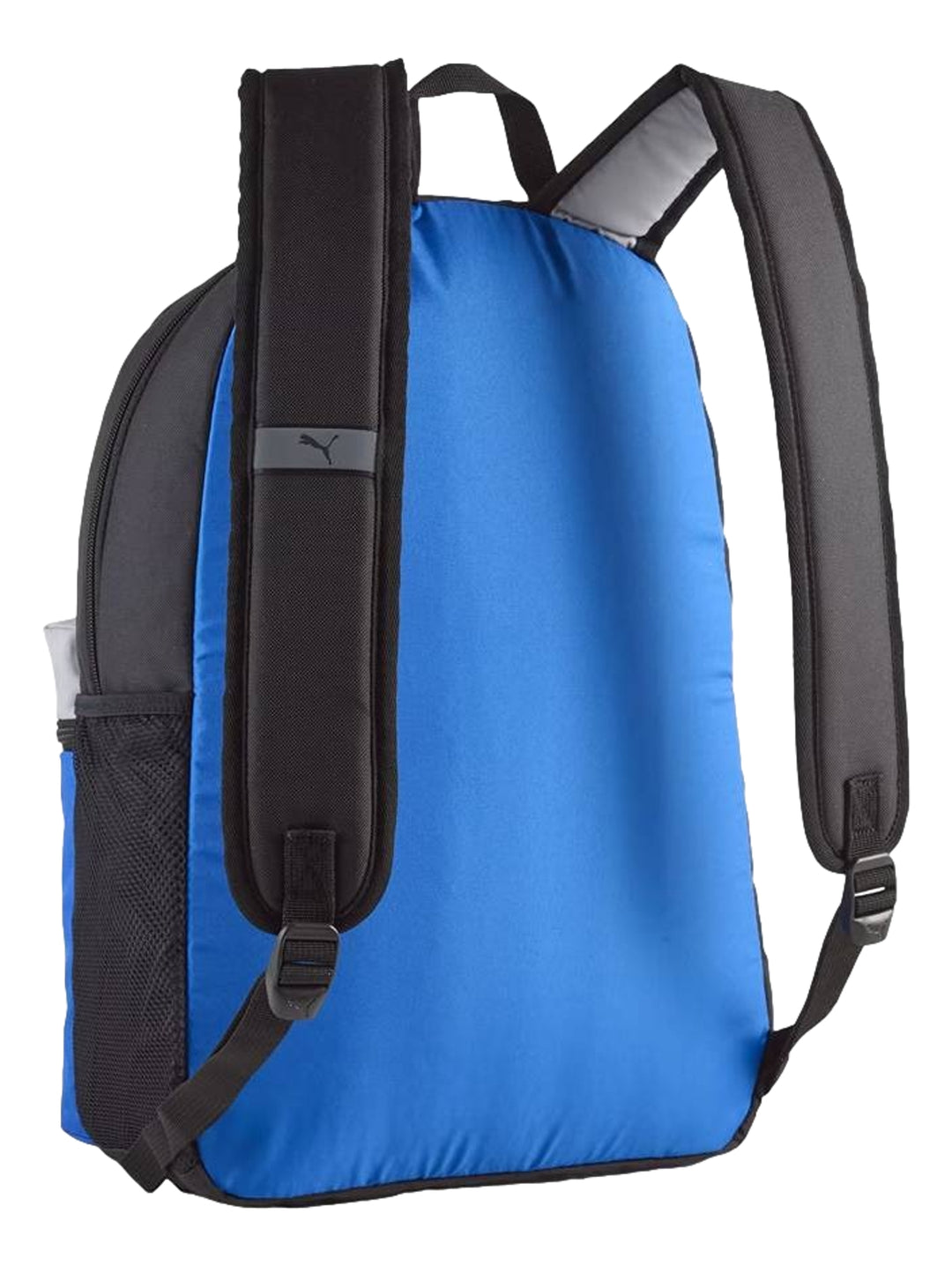Mochila PUMA color block en colores negro, gris y azul con logotipo blanco frontal.