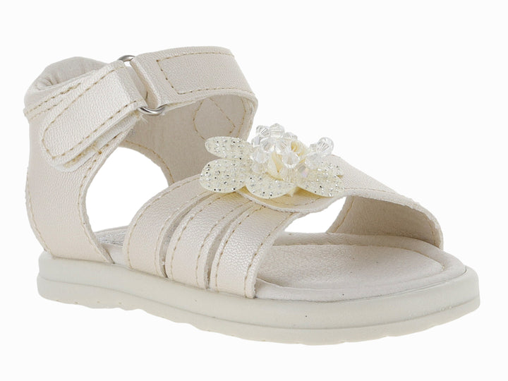 Sandalia blanca para niña con adorno de mariposa brillante y cierre de velcro.