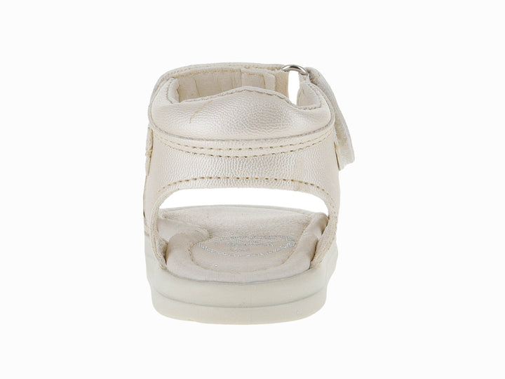 Sandalia blanca para niña con adorno de mariposa brillante y cierre de velcro.
