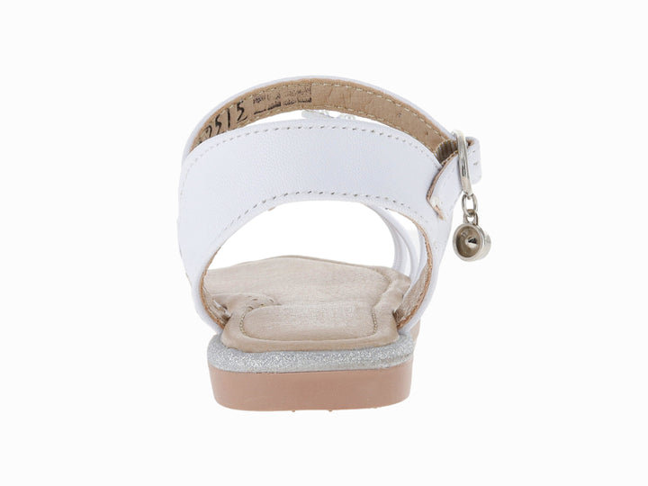 Sandalia blanca para niña con adornos de flores brillantes y suela plateada.