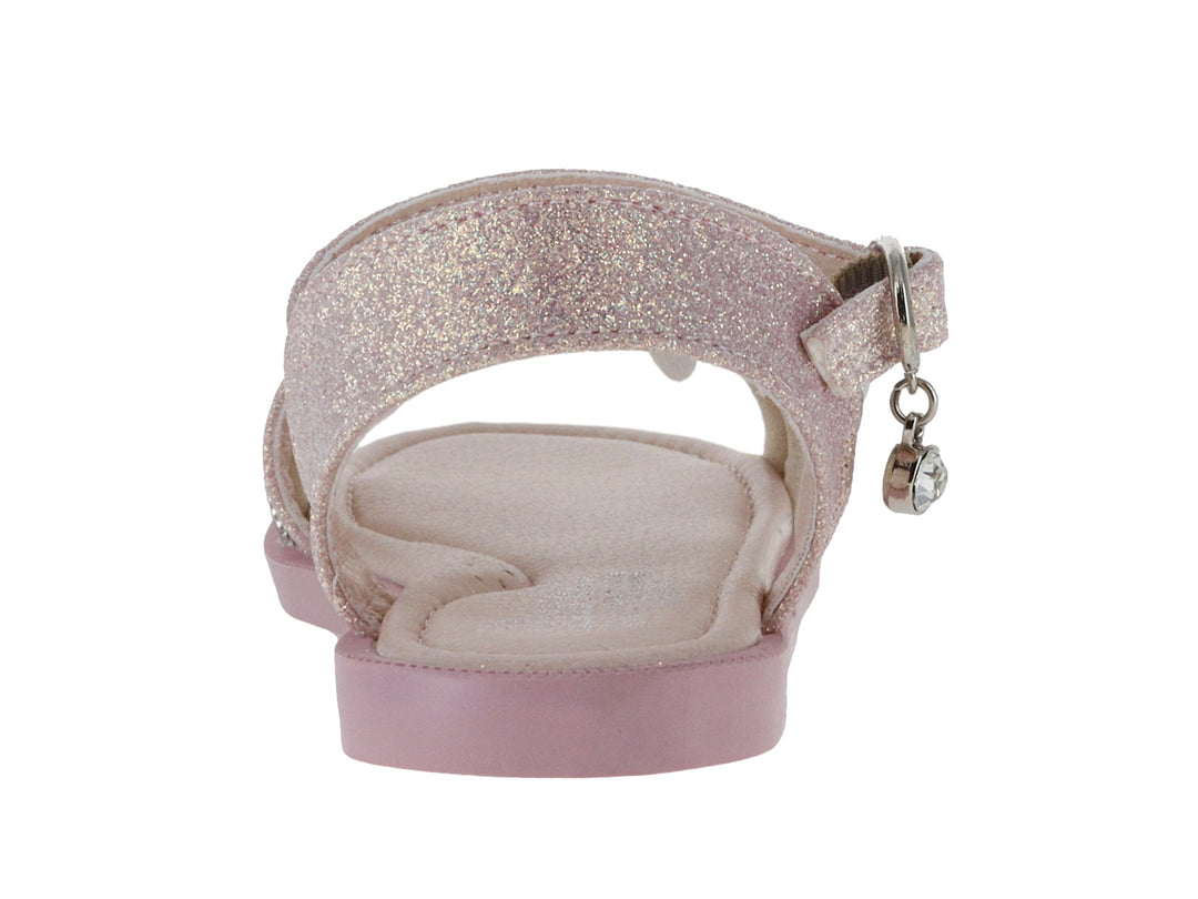 Sandalias rosas para niña con acabado brillante, adornos de flores con perlas y tiras decoradas con glitter.
