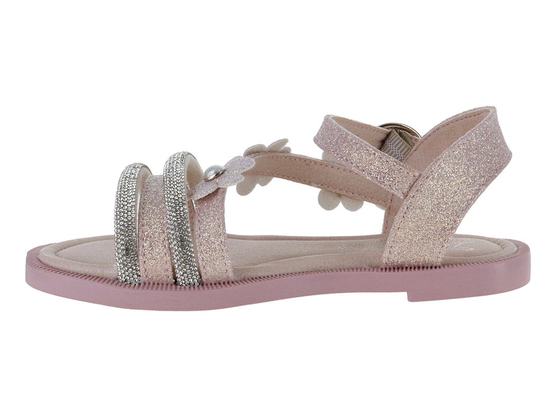 Sandalias rosas para niña con acabado brillante, adornos de flores con perlas y tiras decoradas con glitter.