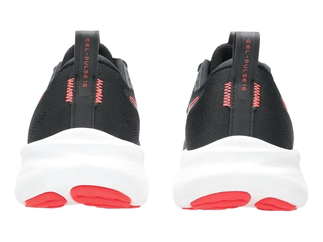 Tenis deportivos Asics color negro con suela blanca y detalles en rojo y amarillo.