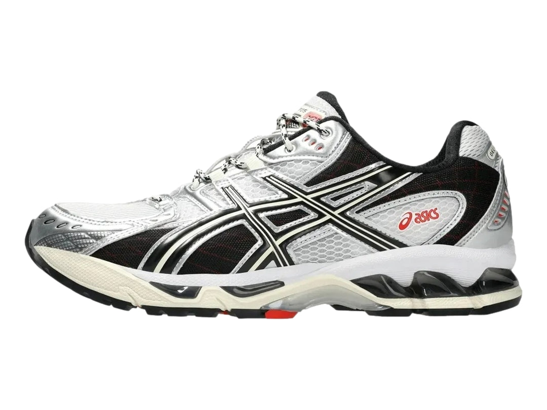 Tenis deportivos ASICS Gel-Nimbus 10.1 en colores blanco, negro y gris con detalles en rojo.