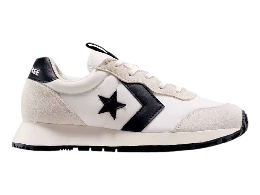 Tenis Converse Omega Trainer blancos con detalles y suela negra para niño.