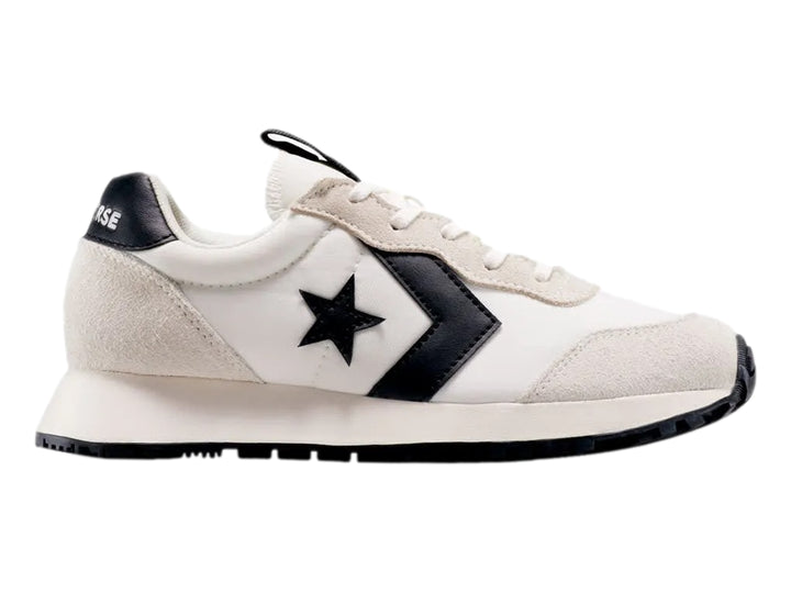 Tenis Converse Omega Trainer blancos con detalles y suela negra para niño.
