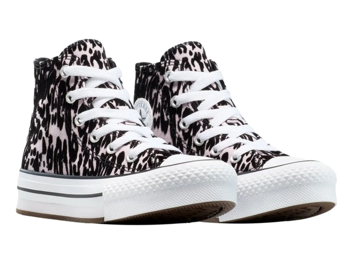 Tenis Converse de bota con estampado animal en tonos morado y negro con suela blanca elevada.