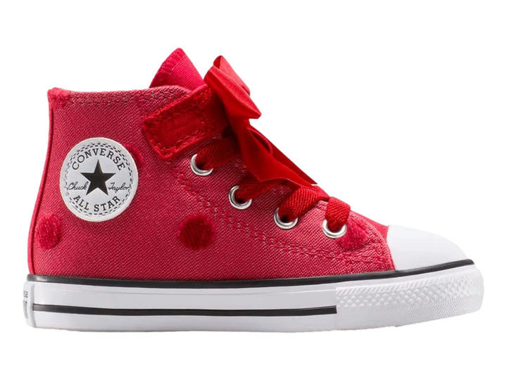 Tenis Converse rojos de bota con moño decorativo y suela blanca.