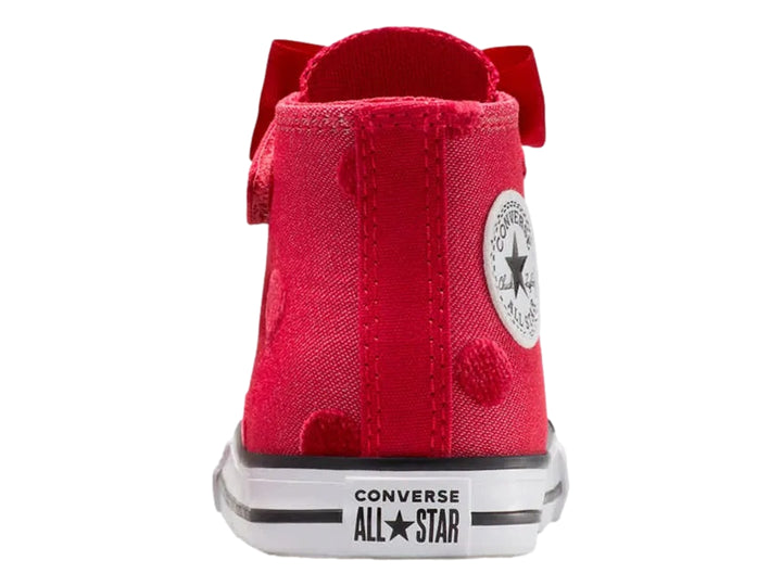 Tenis Converse rojos de bota con moño decorativo y suela blanca.