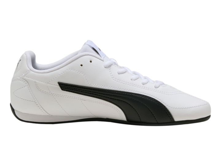 Tenis PUMA Catch color blanco con franja lateral en negro y suela negra.