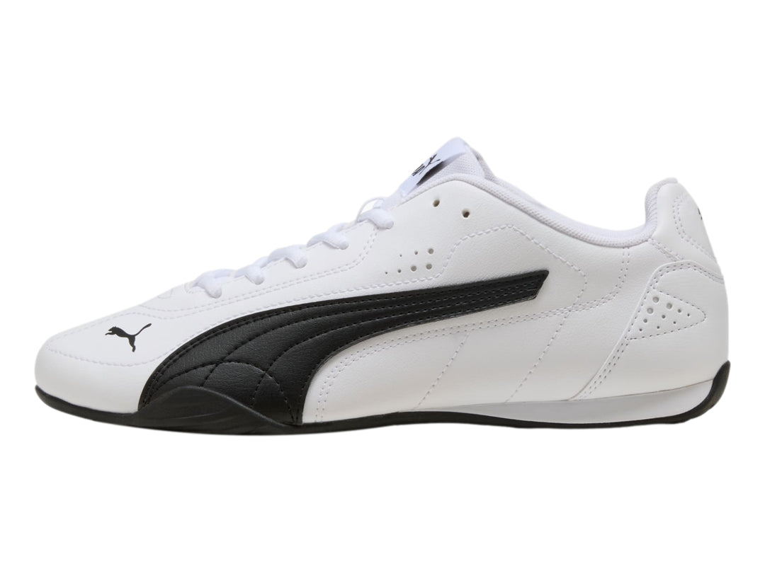 Tenis PUMA Catch color blanco con franja lateral en negro y suela negra.