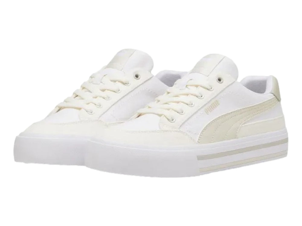 Tenis PUMA Court Classic Vulc FS color blanco con detalles en blanco hueso, vista lateral.