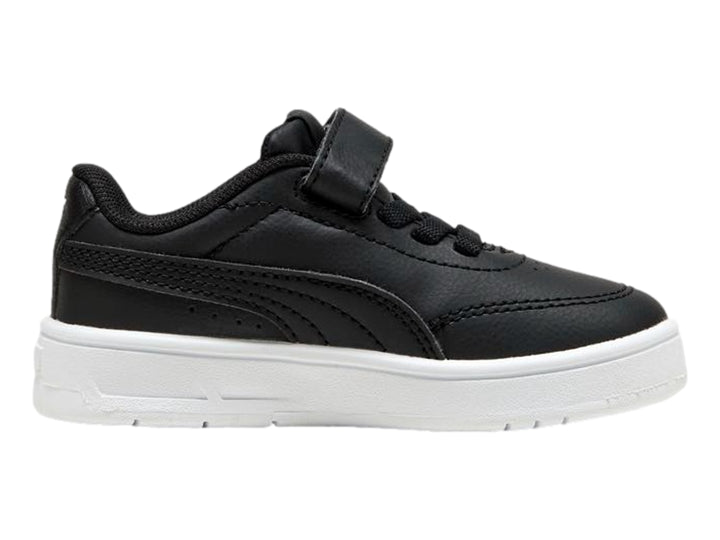 Tenis PUMA infantiles color negro con suela blanca y cierre de correa velcro y agujetas.