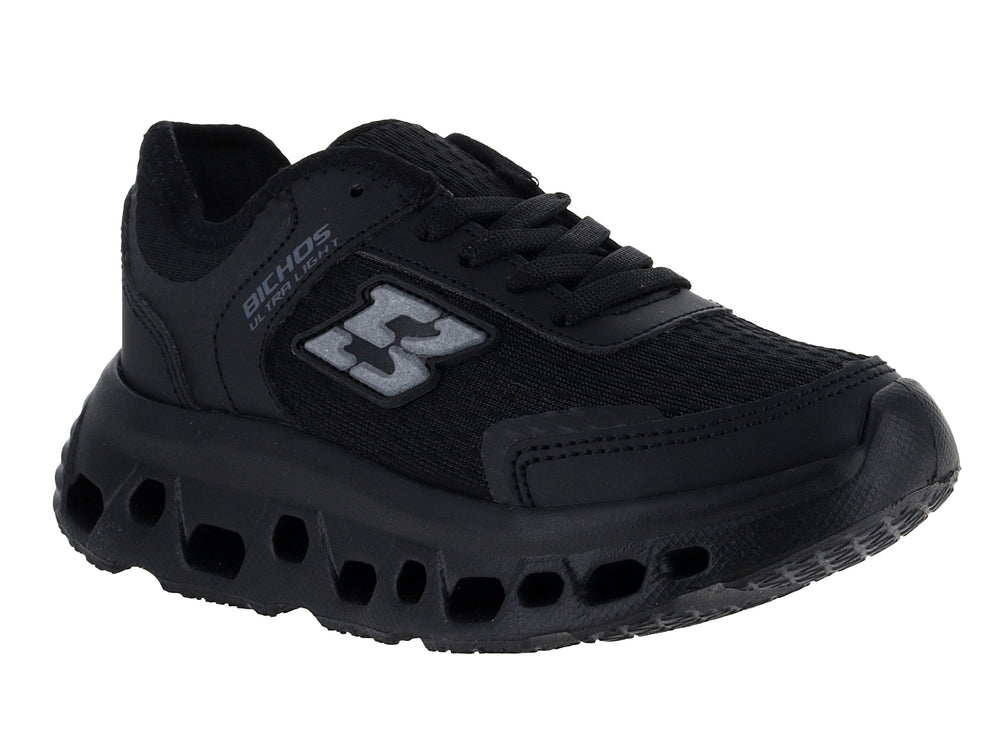 Tenis deportivos infantiles color negro total con suela gruesa y tejido de malla.