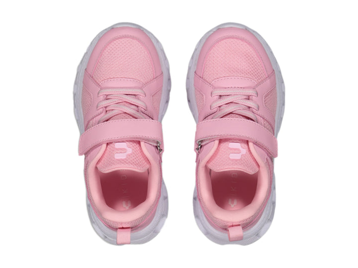 Tenis deportivos color rosa con suela blanca, cierre de velcro y agujetas.