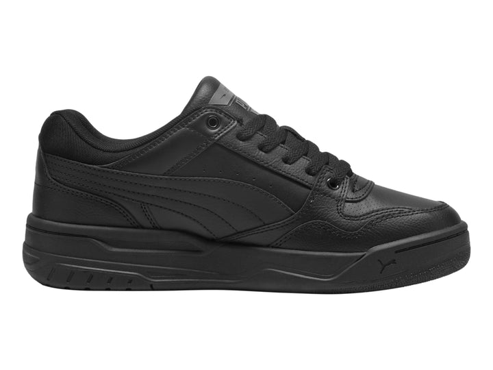 Tenis PUMA Rebound Retro en color negro total con suela ancha y detalles sintéticos.