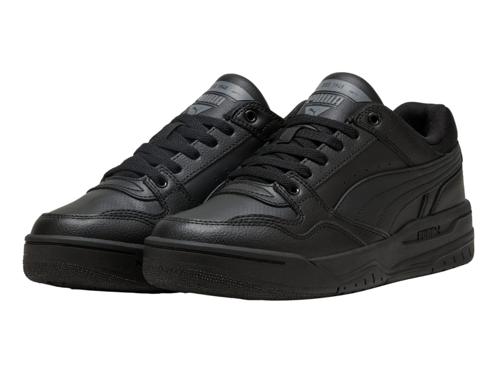 Tenis PUMA Rebound Retro en color negro total con suela ancha y detalles sintéticos.