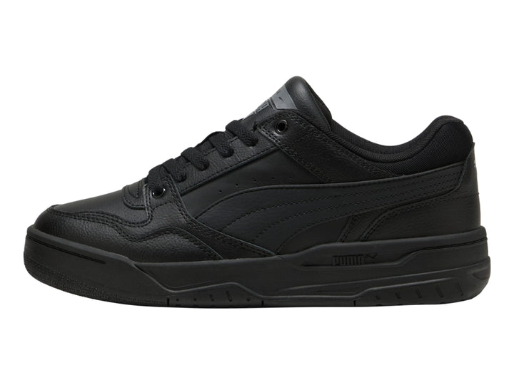 Tenis PUMA Rebound Retro en color negro total con suela ancha y detalles sintéticos.