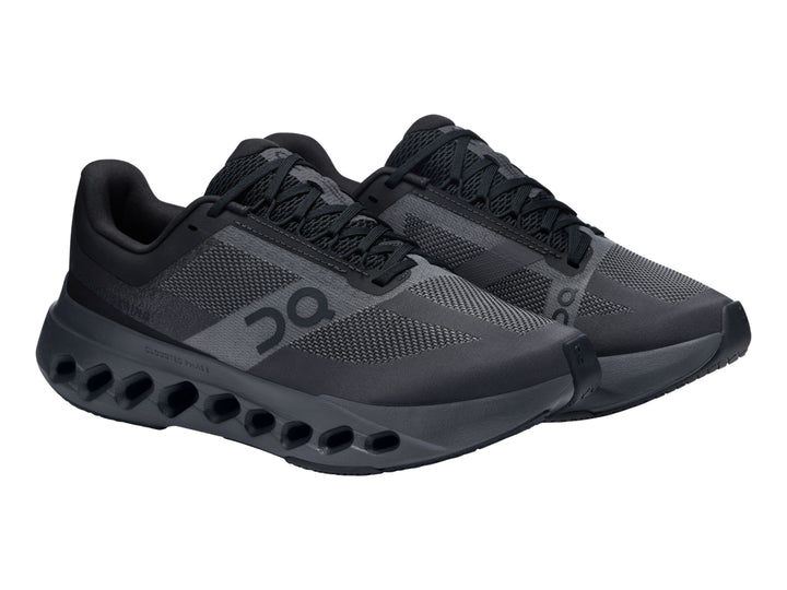 Tenis deportivos On Cloud color negro con suela de celdas huecas y diseño moderno.