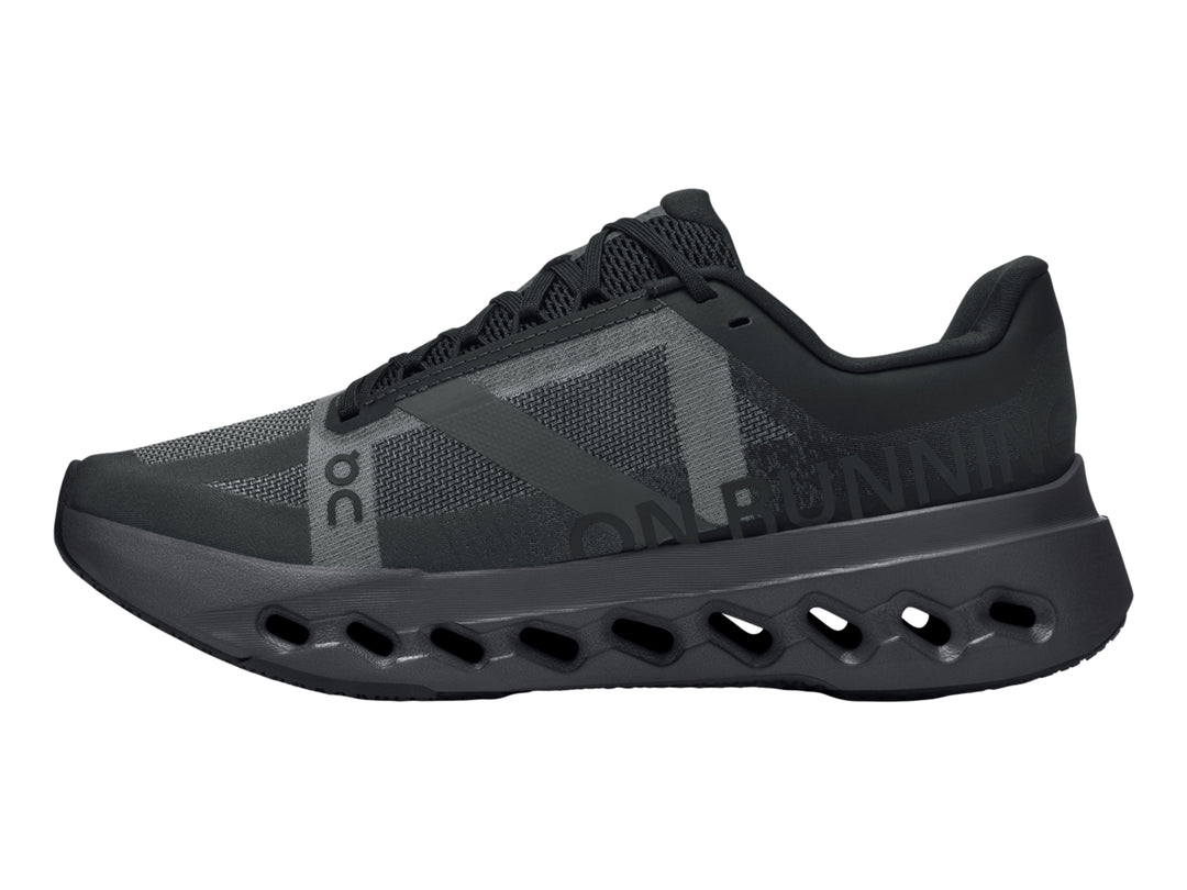 Tenis deportivos On Cloud color negro con suela de celdas huecas y diseño moderno.