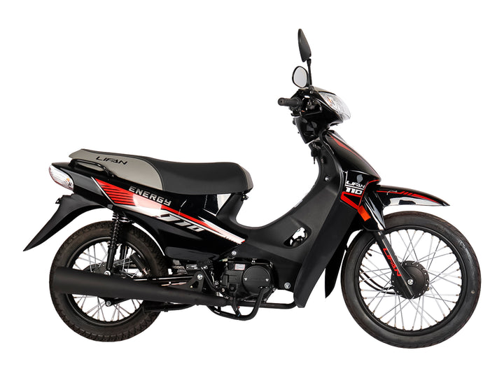Motocicleta Lifan LF-110 color negro con detalles en rojo y blanco, vista lateral sobre fondo blanco.