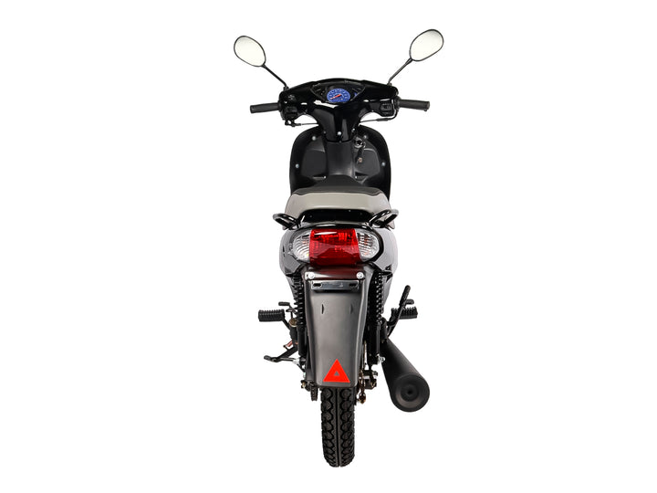 Motocicleta Lifan LF-110 color negro con detalles en rojo y blanco, vista lateral sobre fondo blanco.