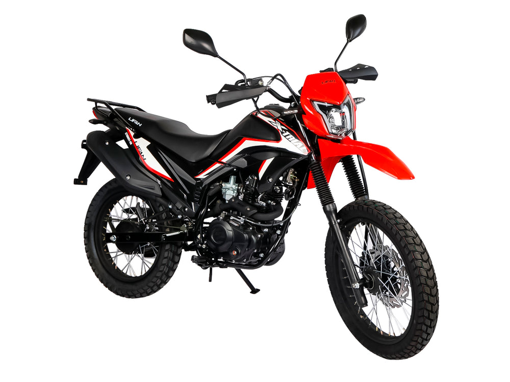 Motocicleta Lifan LF-150 GY-4D de doble propósito en colores negro y rojo con detalles en blanco.