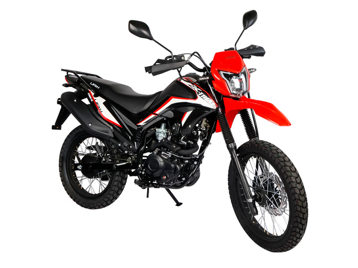 Motocicleta Lifan LF-150 GY-4D de doble propósito en colores negro y rojo con detalles en blanco.