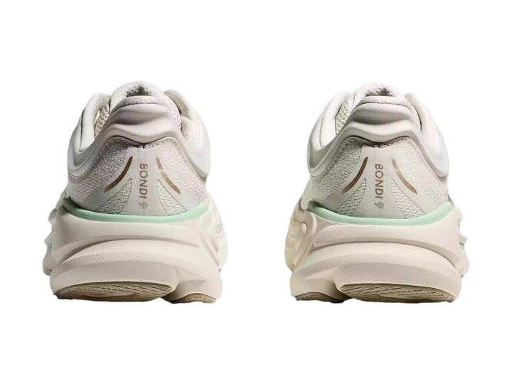 Tenis HOKA Bondi 9 color blanco crema con detalles en verde menta y suela amortiguada