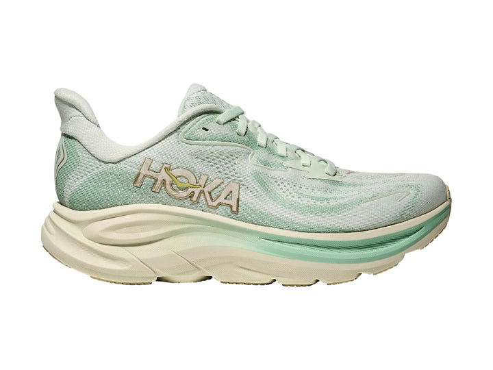 Tenis deportivos HOKA Clifton 10 en color verde menta y blanco con suela ancha amortiguada.