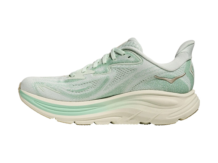 Tenis deportivos HOKA Clifton 10 en color verde menta y blanco con suela ancha amortiguada.