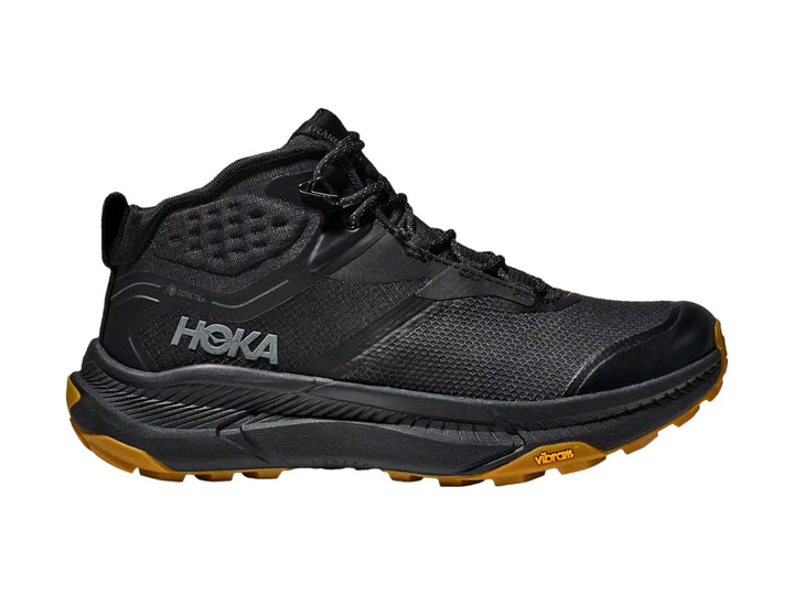Bota de senderismo HOKA Transport Hike GTX en color negro con suela marrón y detalles técnicos.