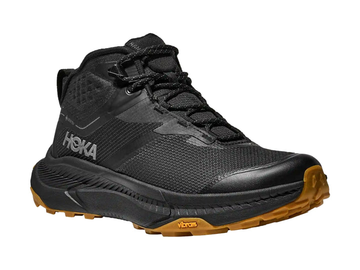 Bota de senderismo HOKA Transport Hike GTX en color negro con suela marrón y detalles técnicos.
