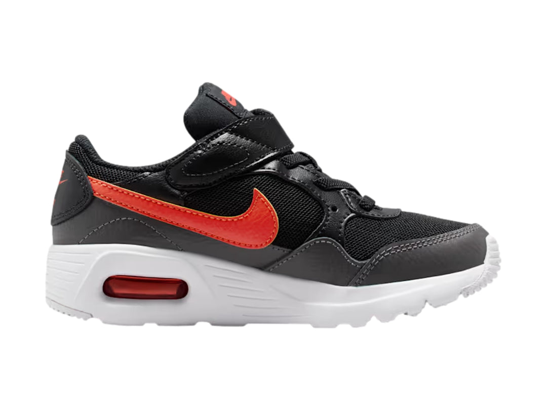 Tenis Nike Air Max SC para niño en colores negro y gris con detalles en naranja y suela blanca.