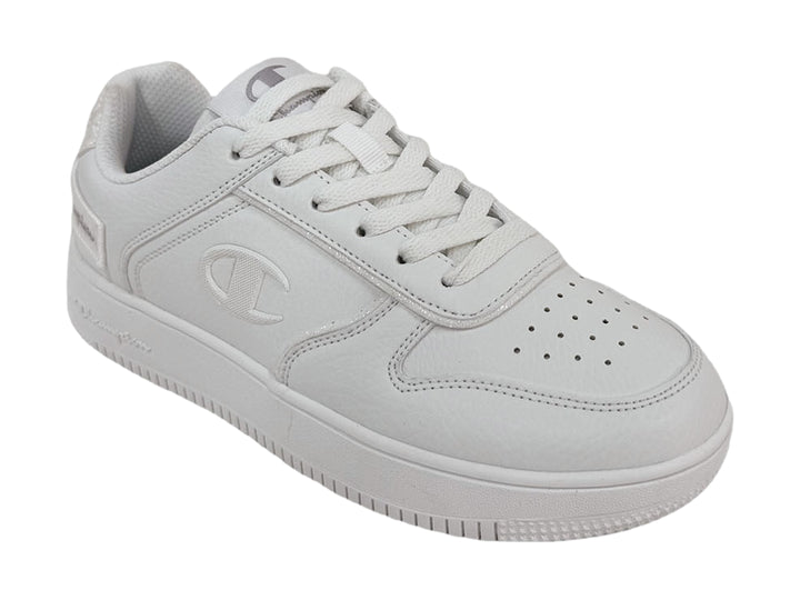 Tenis blancos de plataforma marca Champion con logotipo lateral y cordones.