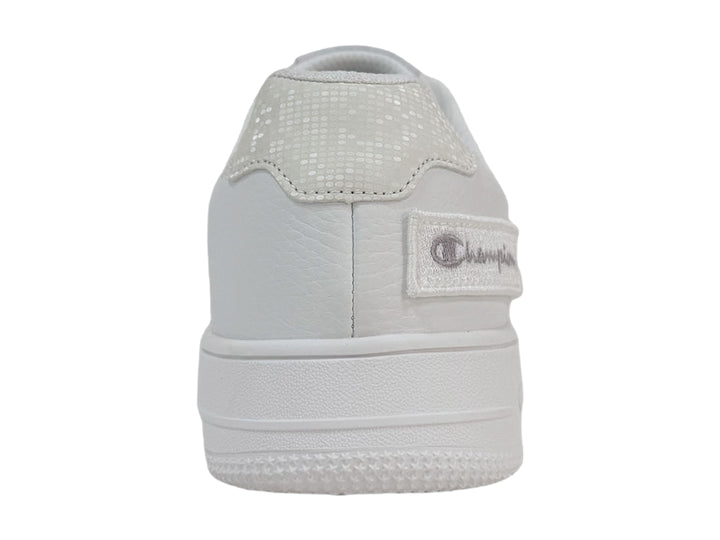 Tenis blancos de plataforma marca Champion con logotipo lateral y cordones.
