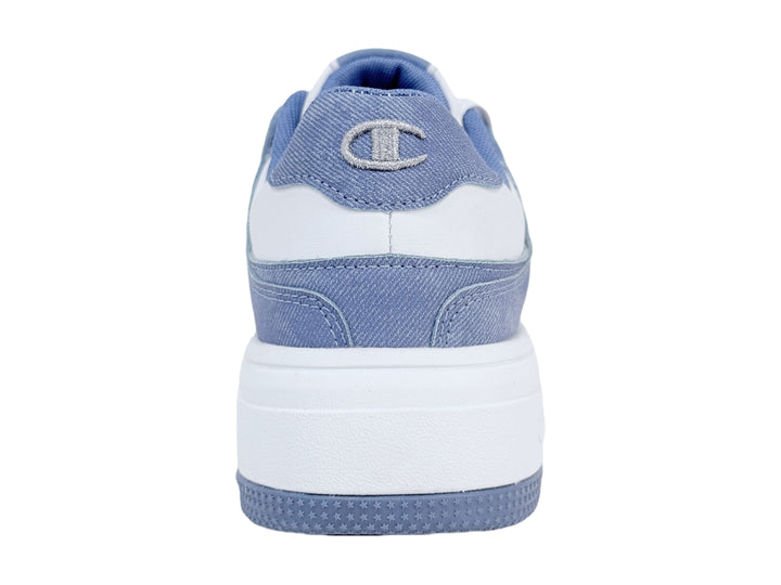 Tenis Champion de plataforma en color blanco y azul denim con suela blanca gruesa.